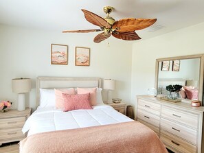 3 bedrooms, free WiFi, bed sheets - Paradise Palms Retreat (Englewood)