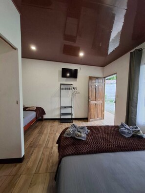 Basic Double Room, Patio | Free WiFi - Cabini Taz  (Cahuita)