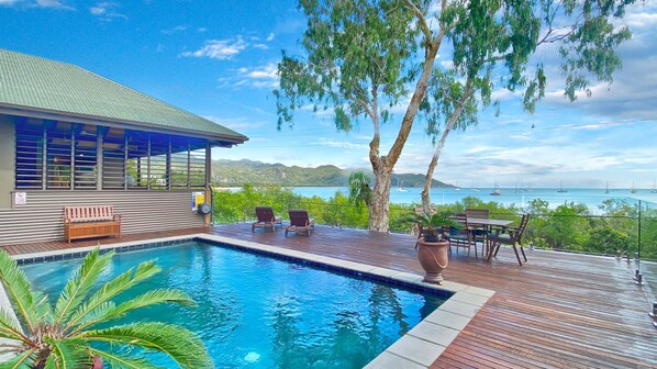 Pool - Absolute Beachfront and Pool House (Horseshoe Bay)
