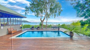 Pool - Absolute Beachfront and Pool House (Horseshoe Bay)
