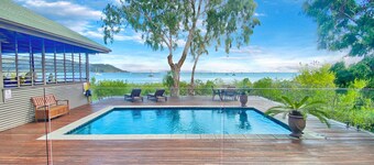 Absolute Beachfront and Pool House