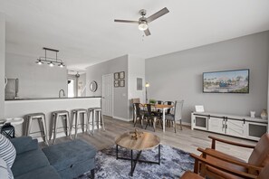 TV - 3 Bedrooms / 3 Bathrooms / Windsor Hills (7659SK) (Kissimmee)