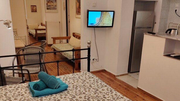 Living room - Cosy Open Large Studio By Galerious Parace Yr11 (Thessaloniki)