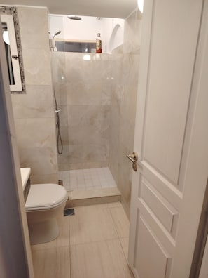 Apartment, 1 Bedroom, Smoking, Balcony | Bathroom