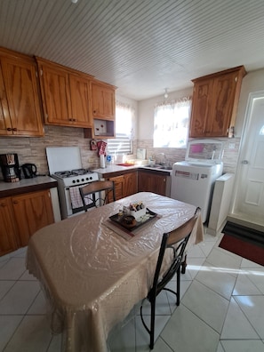 Microwave, oven, stovetop, cookware/dishes/utensils