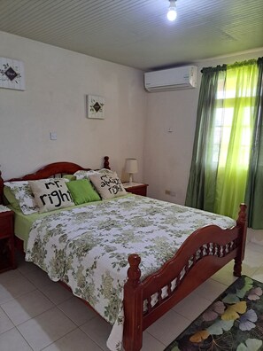 2 habitaciones, tabla de planchar con plancha, wifi y ropa de cama 