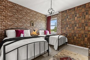 15 chambres, fer et planche à repasser, Wi-Fi, draps fournis