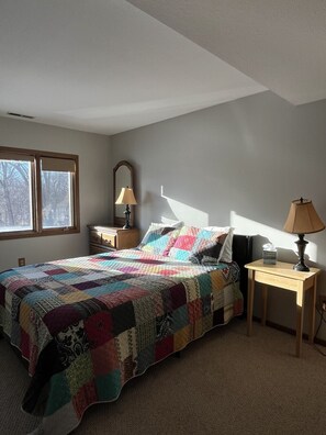 2 chambres, fer et planche à repasser, Wi-Fi gratuit, draps fournis