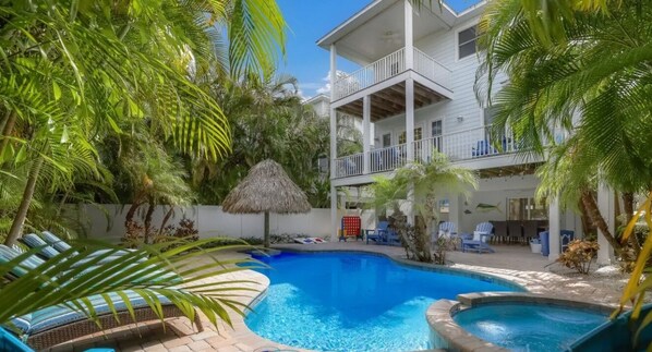 Et oppvarmet basseng