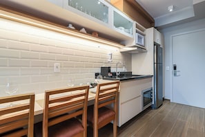 Monolocale | Cucina privata | Microonde, pentole/stoviglie/utensili