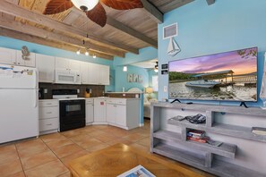 Microwave, blender, cookware/dishes/utensils, paper towels