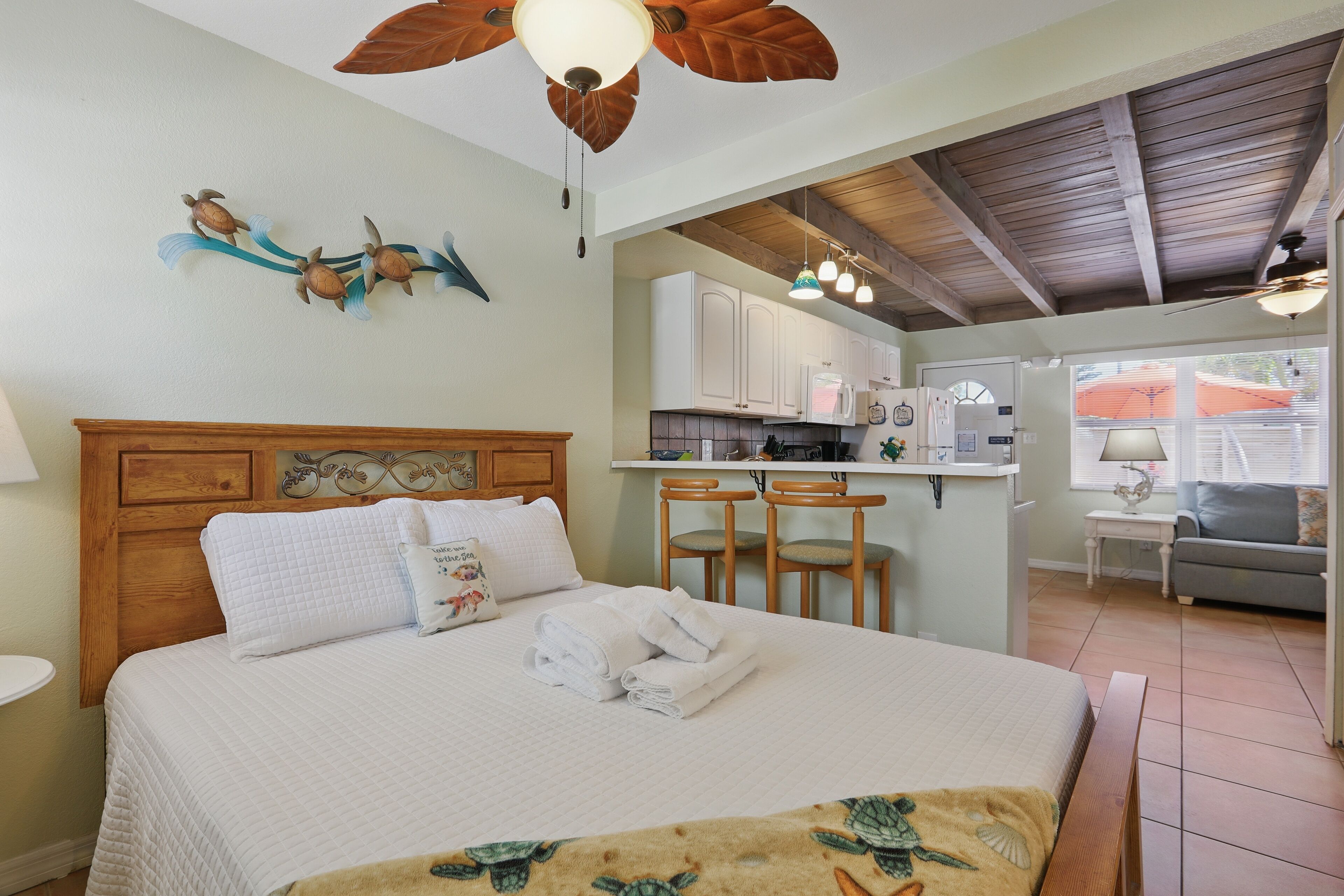 Iron/ironing board, free WiFi, bed sheets