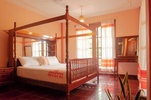 7 bedrooms, WiFi, bed sheets - Comfortable rooms in a beautiful home-like space (Puerto Escondido)