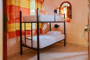 7 bedrooms, WiFi, bed sheets - Comfortable rooms in a beautiful home-like space (Puerto Escondido)
