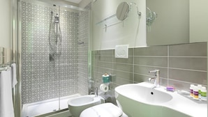 A modern bathroom with a shower, two sinks, and a large mirror. - Palazzo La Via - One Bedroom (Massa Lubrense)