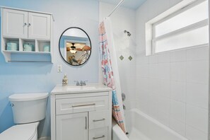 Shower, hair dryer, towels, soap - Coco Sands - Studio 4, One Block walk to the Atlantic Ocean! (Cocoa Beach)