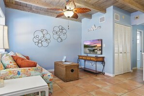 Smart TV - Coco Sands - Studio 4, One Block walk to the Atlantic Ocean! (Cocoa Beach)