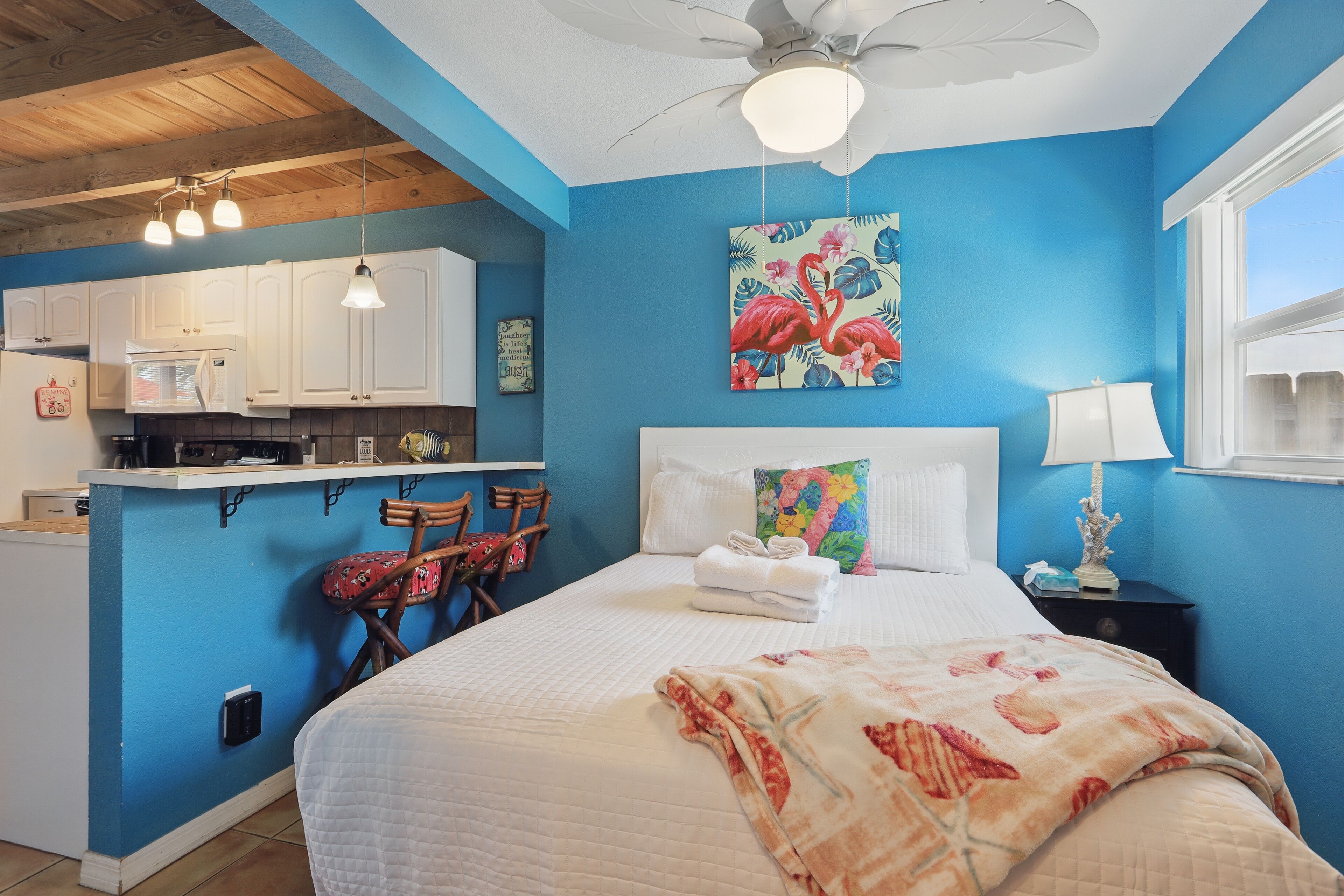 Iron/ironing board, free WiFi, bed sheets