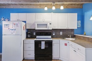 Microwave, cookware/dishes/utensils, paper towels - Coco Sands - Studio 1, One Block walk to Atlantic Ocean! (Cocoa Beach)