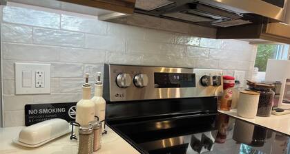 Elegant Escape by Downtown Burr Ridge with an easy access to Chicago Landmarks