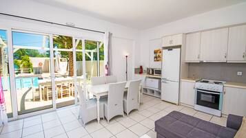 Villa, 4 Bedrooms, Smoking, Private Pool | In-room dining