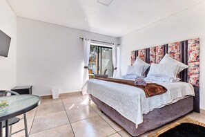 1 bedroom, iron/ironing board, travel cot, WiFi - Advas bachelor bliss (Sandton)