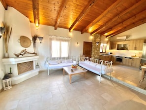Villa, 3 Bedrooms, Private Pool, Mountain View | Living room