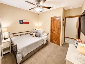 Iron/ironing board, free WiFi, bed sheets