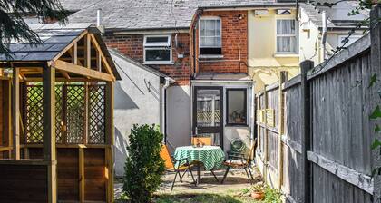 Lovely and cosy, late Victorian cottage with large garden area.