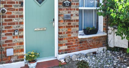 Lovely and cosy, late Victorian cottage with large garden area.