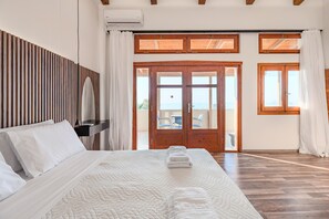 Villa, 6 Bedrooms, Private Pool, Sea View | 6 bedrooms - Golden Sand Beach Villa Villa (Rethymno)