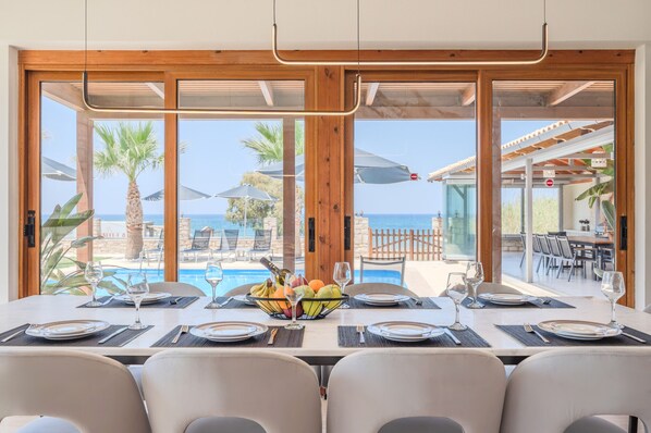 In-room dining - Golden Sand Beach Villa Villa (Rethymno)