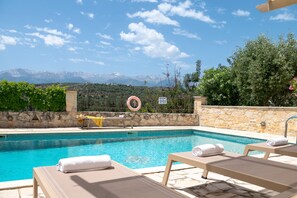 Outdoor pool - Helianthos Villas (Apokoronas)
