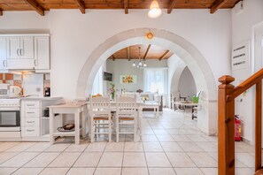 Villa, 1 habitación, acceso a la piscina, vistas a la montaña | Servicio de comidas en la habitación