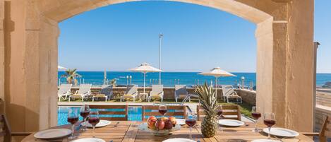 Outdoor pool, pool umbrellas, sun loungers