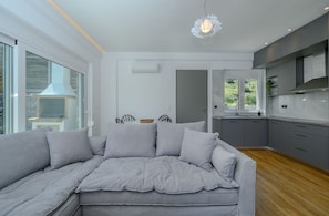 40-inch flat-screen TV with digital channels - Kalostous Villas (Rethymno)