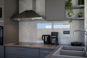 Microwave, espresso maker, coffee/tea maker, electric kettle - Kalostous Villas (Rethymno)