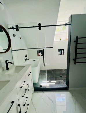 Shower, towels, soap, toilet paper - Beautiful home with large yard (Canton)