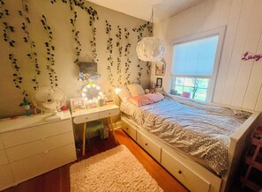 4 bedrooms, WiFi, bed sheets