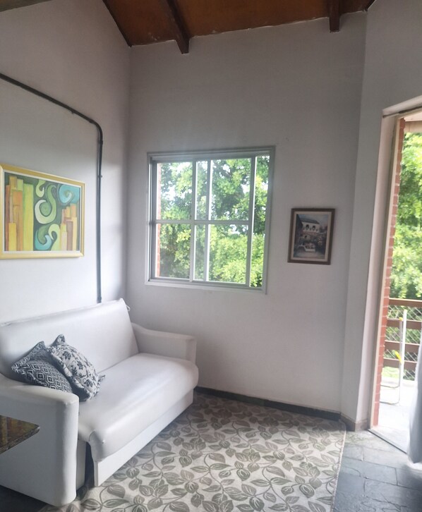 TV - APARTMENT IN THE COND. VILLAGE OF BIRDS.  NEW GUARAPARI- GUARAPARI- E.S. (Nova Guarapari Guarapari)