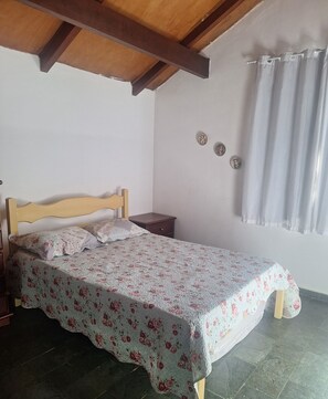 2 makuuhuonetta, silitysrauta/-lauta, ilmainen Wi-Fi