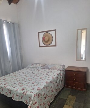 2 bedrooms, iron/ironing board, free WiFi