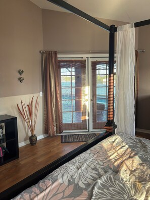 3 bedrooms, desk, iron/ironing board, WiFi