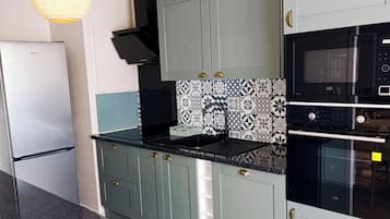 Micro-ondes, four, plaque de cuisson, lave-vaisselle