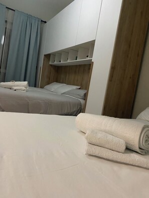 2 bedrooms, iron/ironing board, WiFi, bed sheets