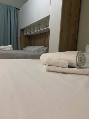 2 bedrooms, iron/ironing board, WiFi, bed sheets