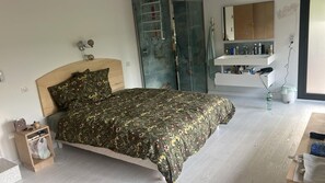 Iron/ironing board, travel crib, WiFi, bed sheets