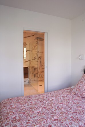 4 chambres, fer et planche à repasser, Wi-Fi gratuit, draps fournis