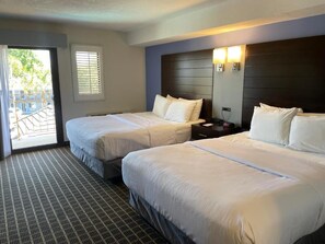 1 bedroom, desk, iron/ironing board, bed sheets - Relaxing Deluxe Double Queen: Santa Cruz Escape (Santa Cruz)