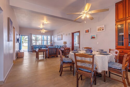 Seafront house in beautiful Corozal Town that sleeps 6 with a fenced-in yard.